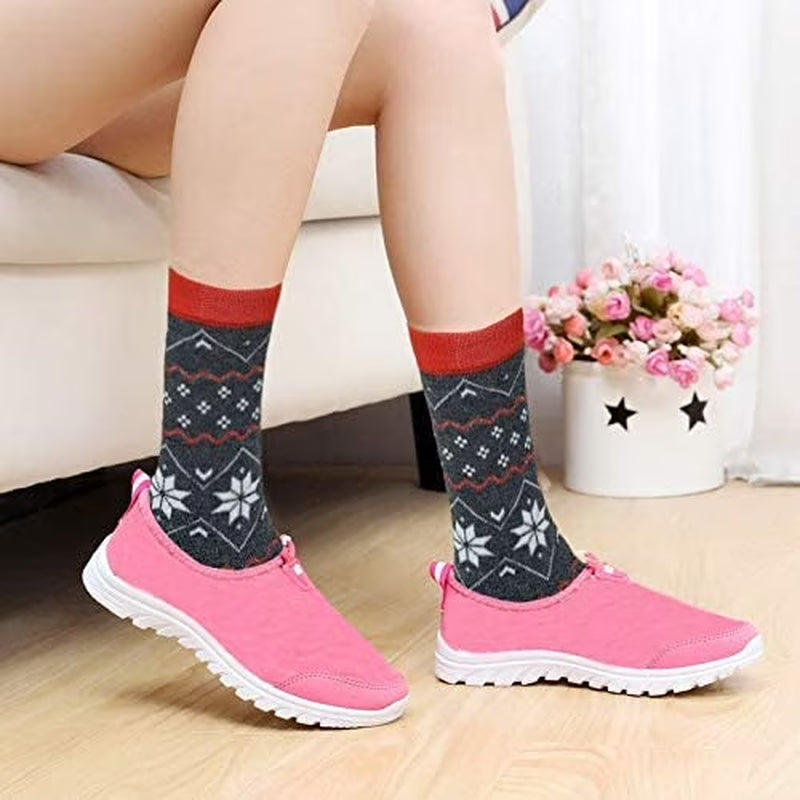 6 Pairs Women Christmas Holidays Novelty Design Crew Socks 9-11