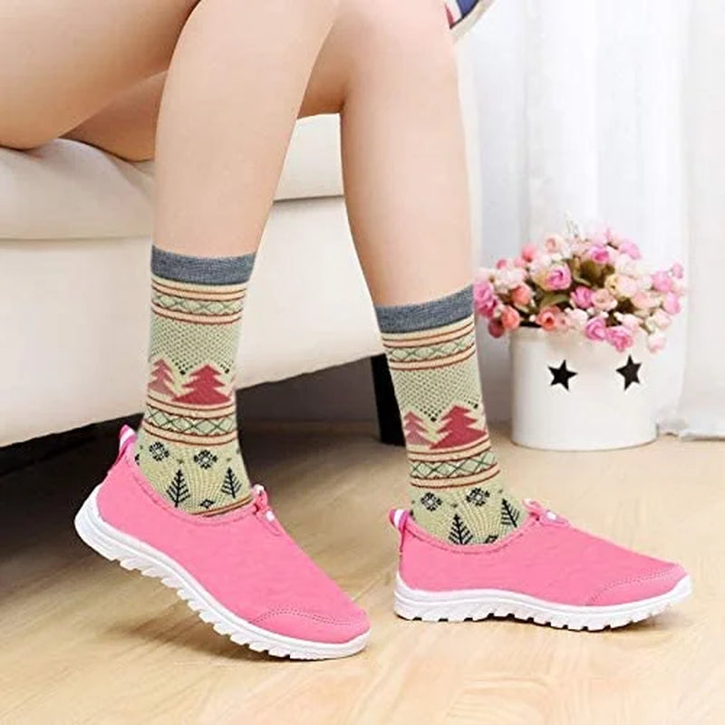 6 Pairs Women Christmas Holidays Novelty Design Crew Socks 9-11